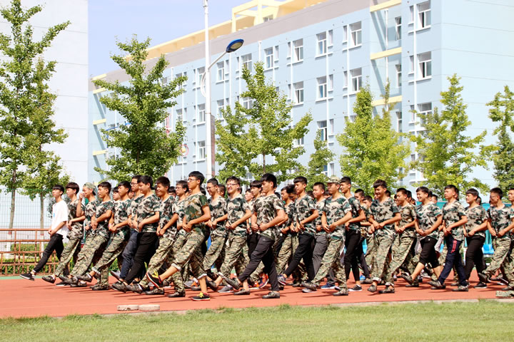 春風(fēng)十里不如你  千錘百煉筑軍魂